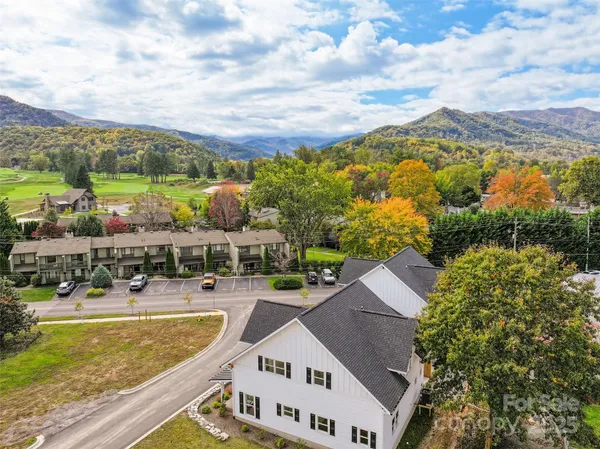 $695,000 | 11 Riemar Lane, Waynesville, NC 28786