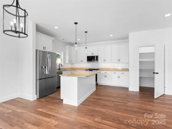 $695,000 | 11 Riemar Lane, Waynesville, NC 28786
