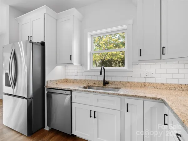 $695,000 | 11 Riemar Lane, Waynesville, NC 28786