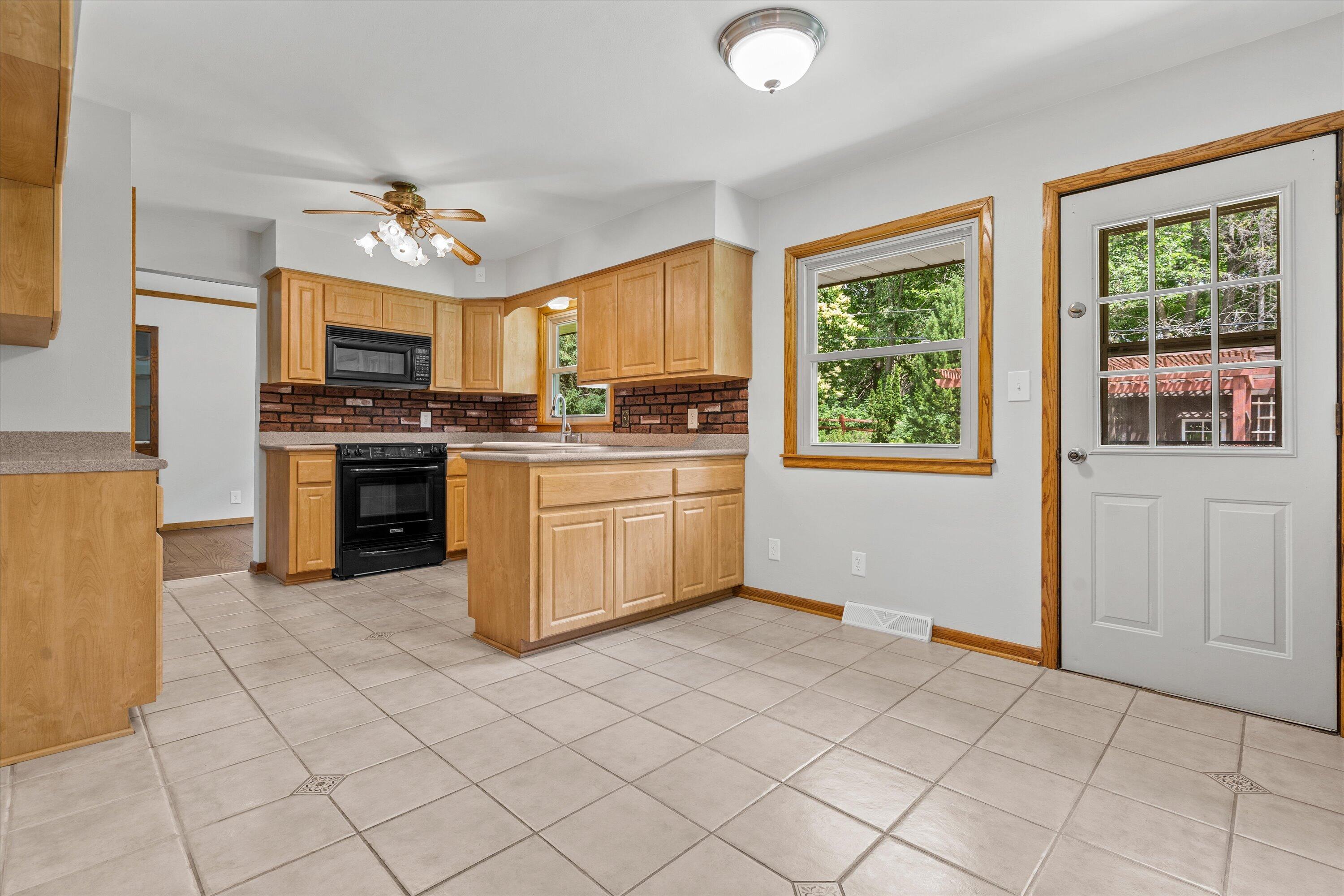 W136N8704 Esquire Road Menomonee Falls, WI 53051 - Photo 10 of 36 Kitchen