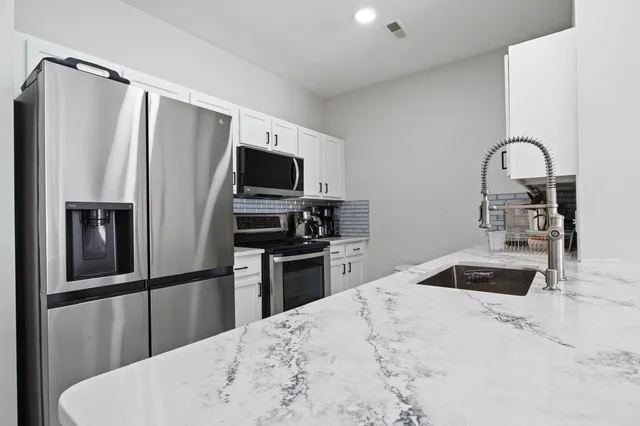 $2,150 | 40433 Glen Eagle Lane, Canton, MI 48188