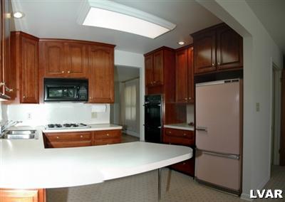 30 Colonial Road Allentown, PA 18109 - Photo 4 of 11 Gallery Image 4