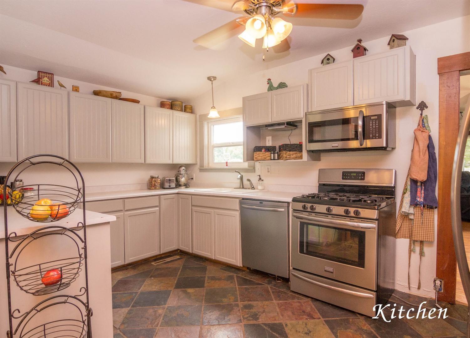 1522 Minear Road Medford, OR 97501 - Photo 4 of 35 Additional Photo