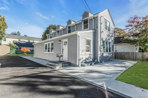 $749,000 | 42 13th Street, Locust Valley, NY 11560