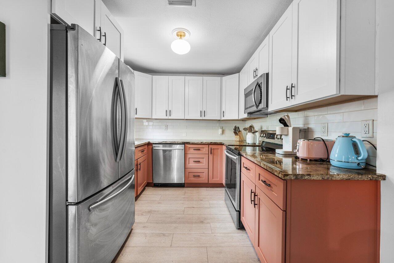 511 Churchill Road West Palm Beach, FL 33405 - Photo 13 of 29 014-511ChurchillRoad-WestPalmBeach-FL-33