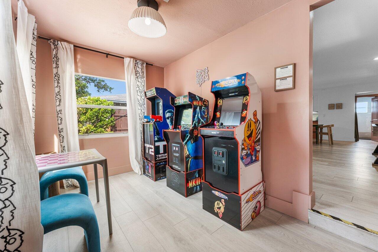 511 Churchill Road West Palm Beach, FL 33405 - Photo 5 of 29 006-511ChurchillRoad-WestPalmBeach-FL-33