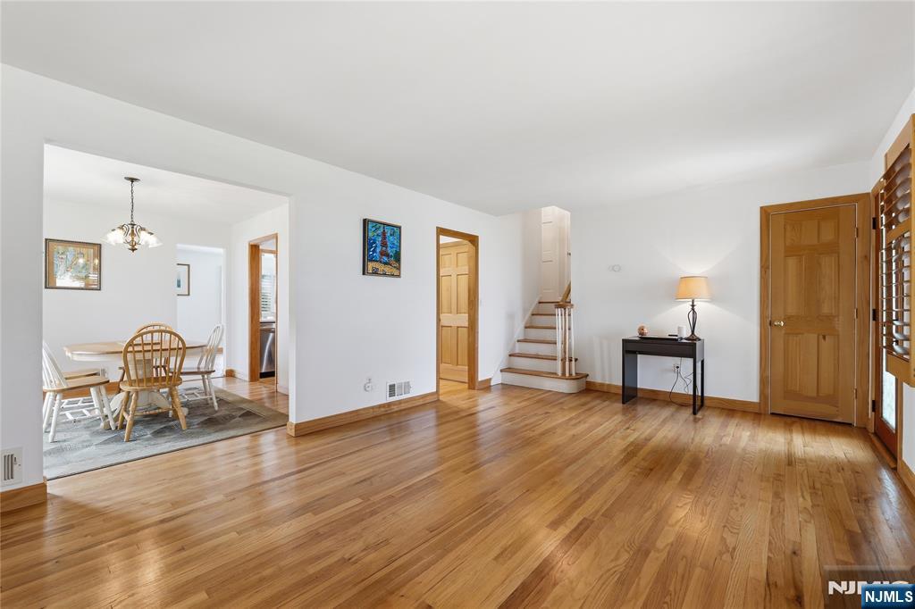 17 Westland Road Verona, NJ 07044 - Photo 4 of 9
