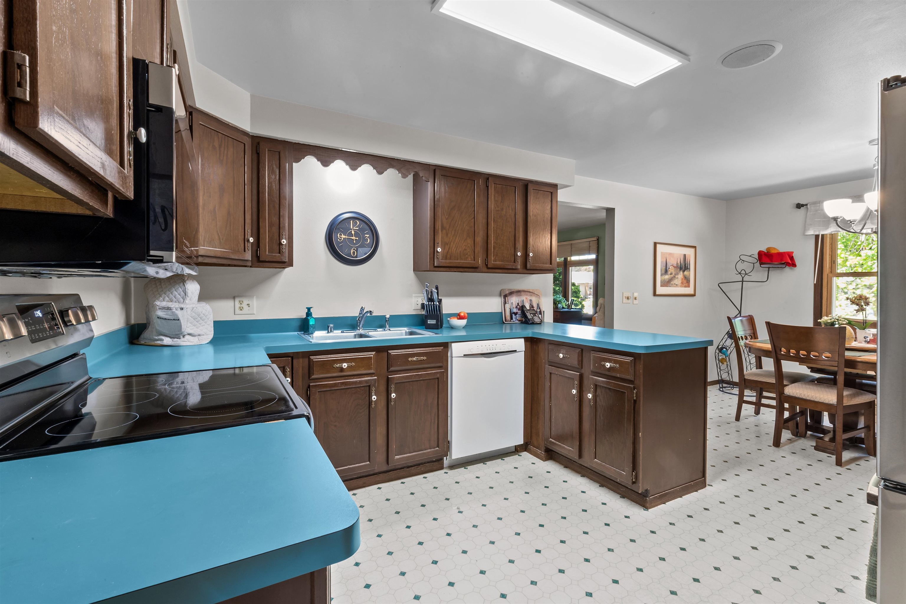 2416 North Elinor Street Appleton, WI 54914 - Photo 9 of 31