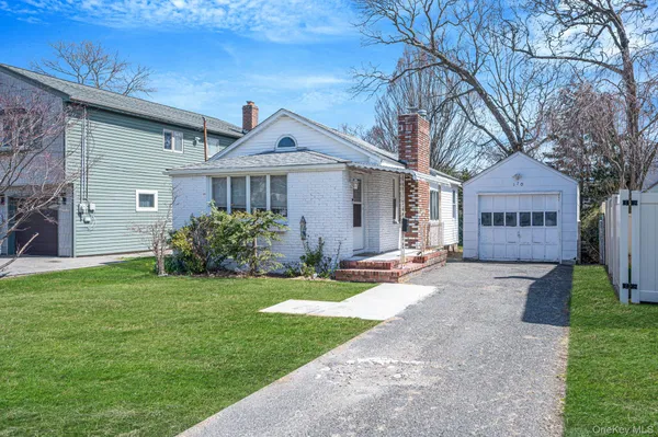 $389,999 | 170 Beachview Street, Copiague, NY 11726