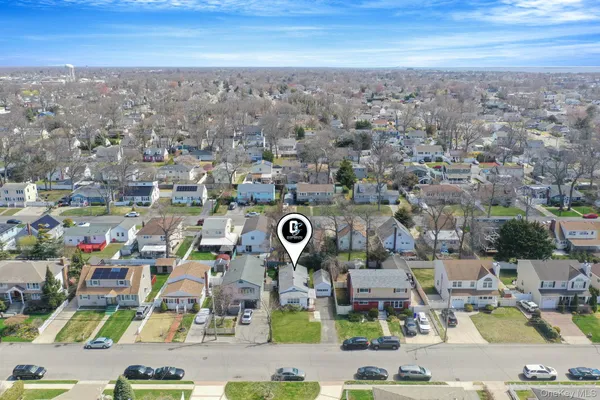 $389,999 | 170 Beachview Street, Copiague, NY 11726
