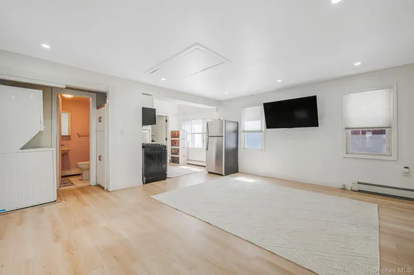 $389,999 | 170 Beachview Street, Copiague, NY 11726