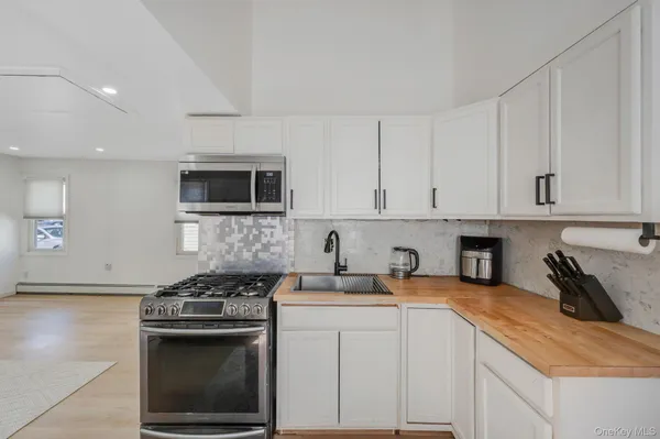 $389,999 | 170 Beachview Street, Copiague, NY 11726