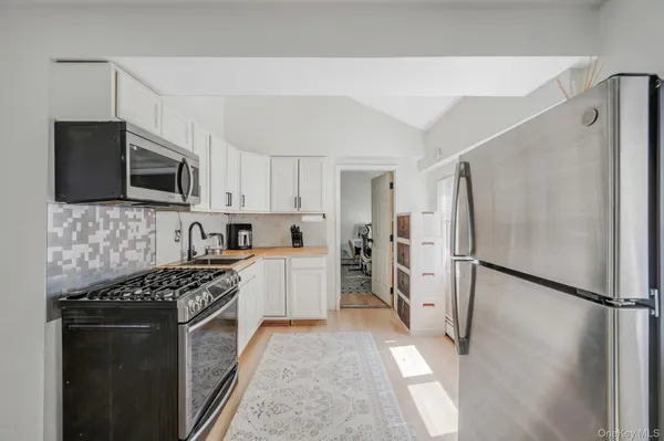 $389,999 | 170 Beachview Street, Copiague, NY 11726