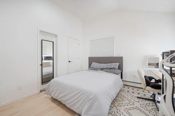 $389,999 | 170 Beachview Street, Copiague, NY 11726