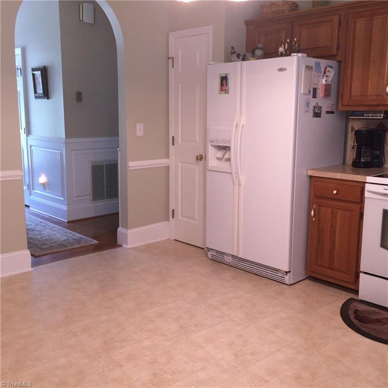 175 Stonburg Road Clemmons, NC 27012 - Photo 7 of 28 Gallery Image 7