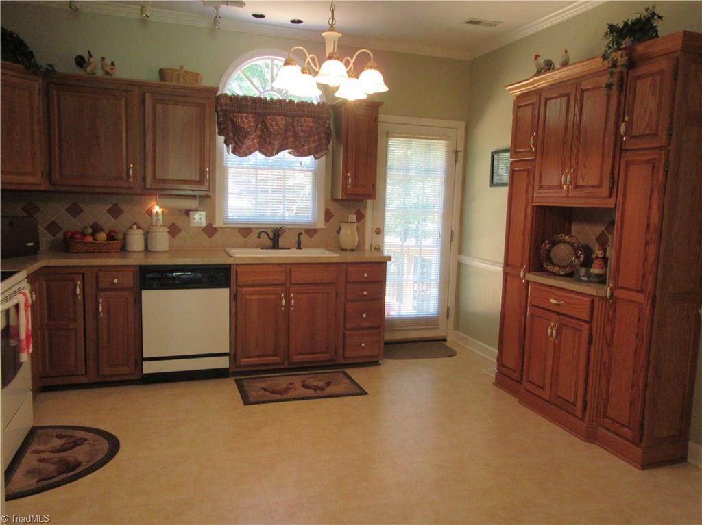 175 Stonburg Road Clemmons, NC 27012 - Photo 8 of 28 Gallery Image 8