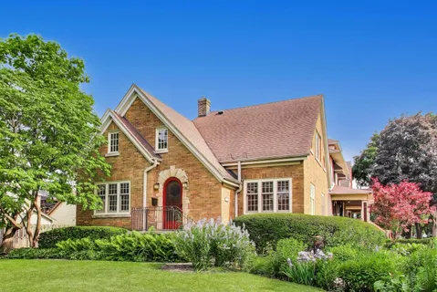 $500,000 | 1104 Clarence Avenue, Oak Park, IL 60304