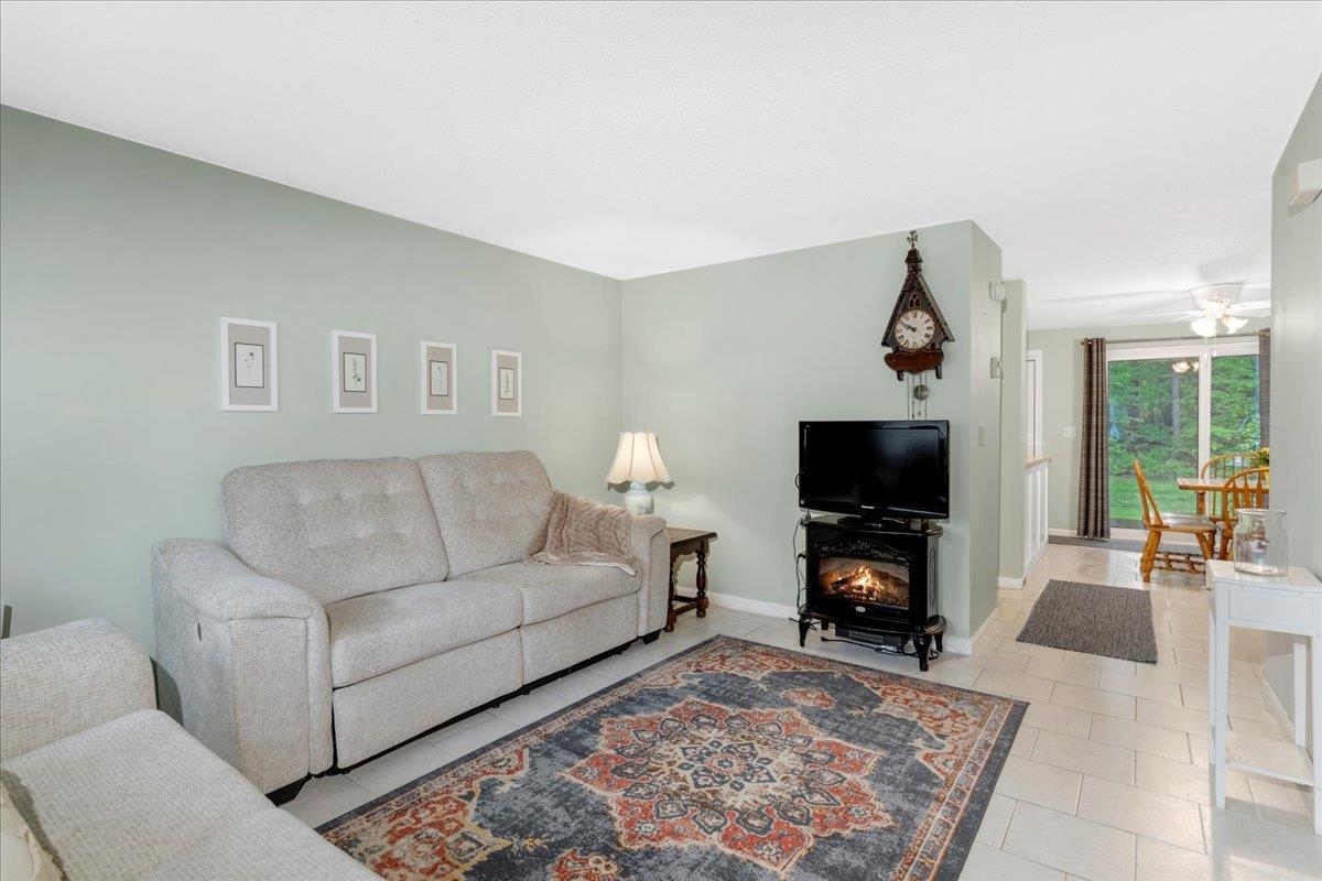 7 Daniel Plummer Road, Unit E Goffstown, NH 03045 - Photo 3 of 31