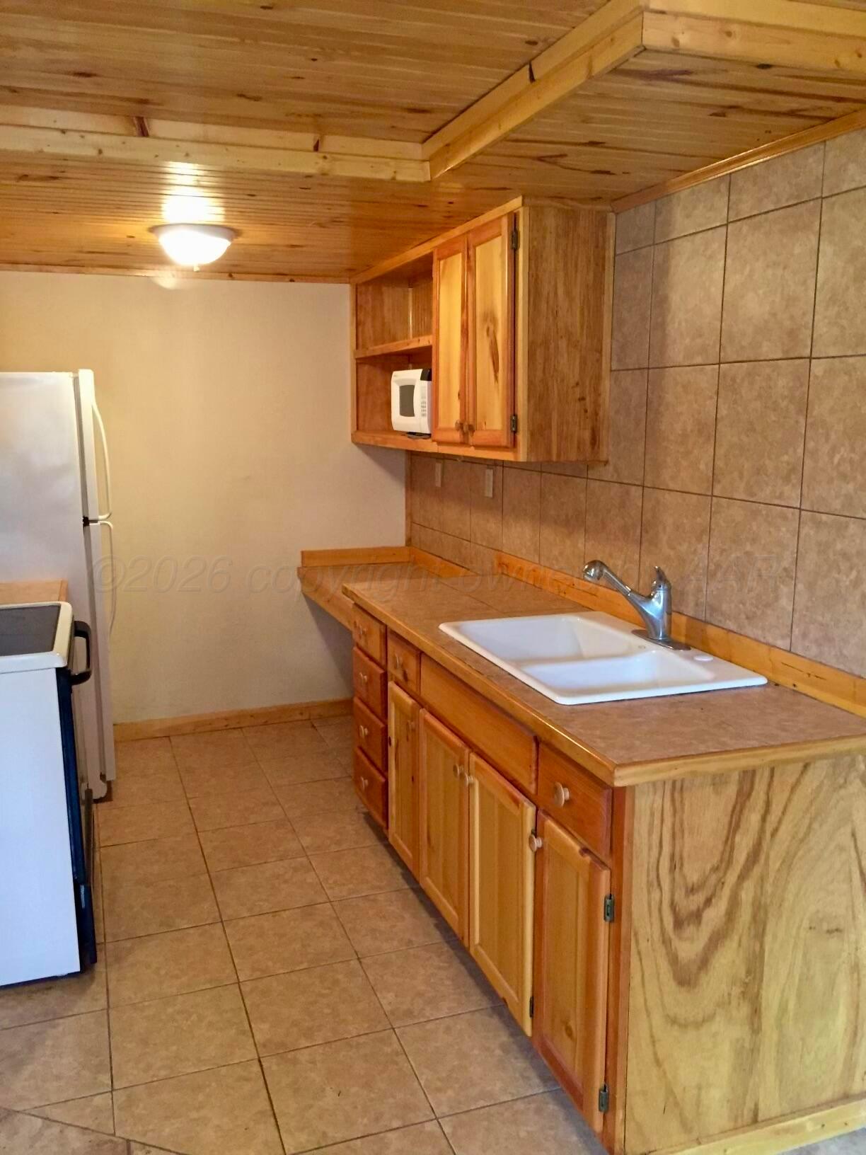 606 B 25th Street Canyon, TX 79015 - Photo 5 of 7 Kitchen