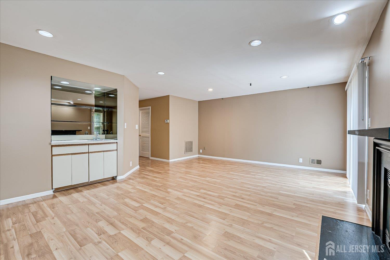 3902 Springbrook Drive Edison, NJ 08820 - Photo 24 of 45 Gallery Image 24