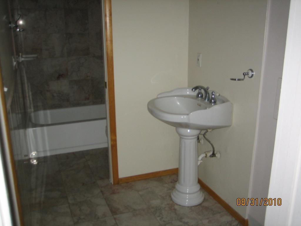 4111 East Camelback Road, Unit 26 Phoenix, AZ 85018 - Photo 4 of 5 Bathroom