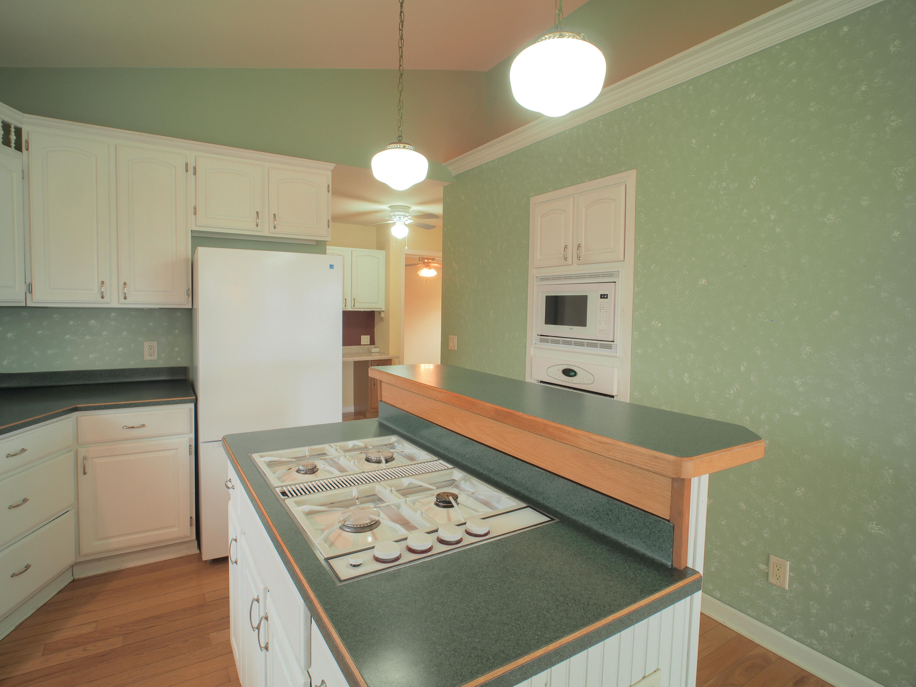 931 Canal Road Waterloo, WI 53594 - Photo 15 of 39 Gas Stovetop Island