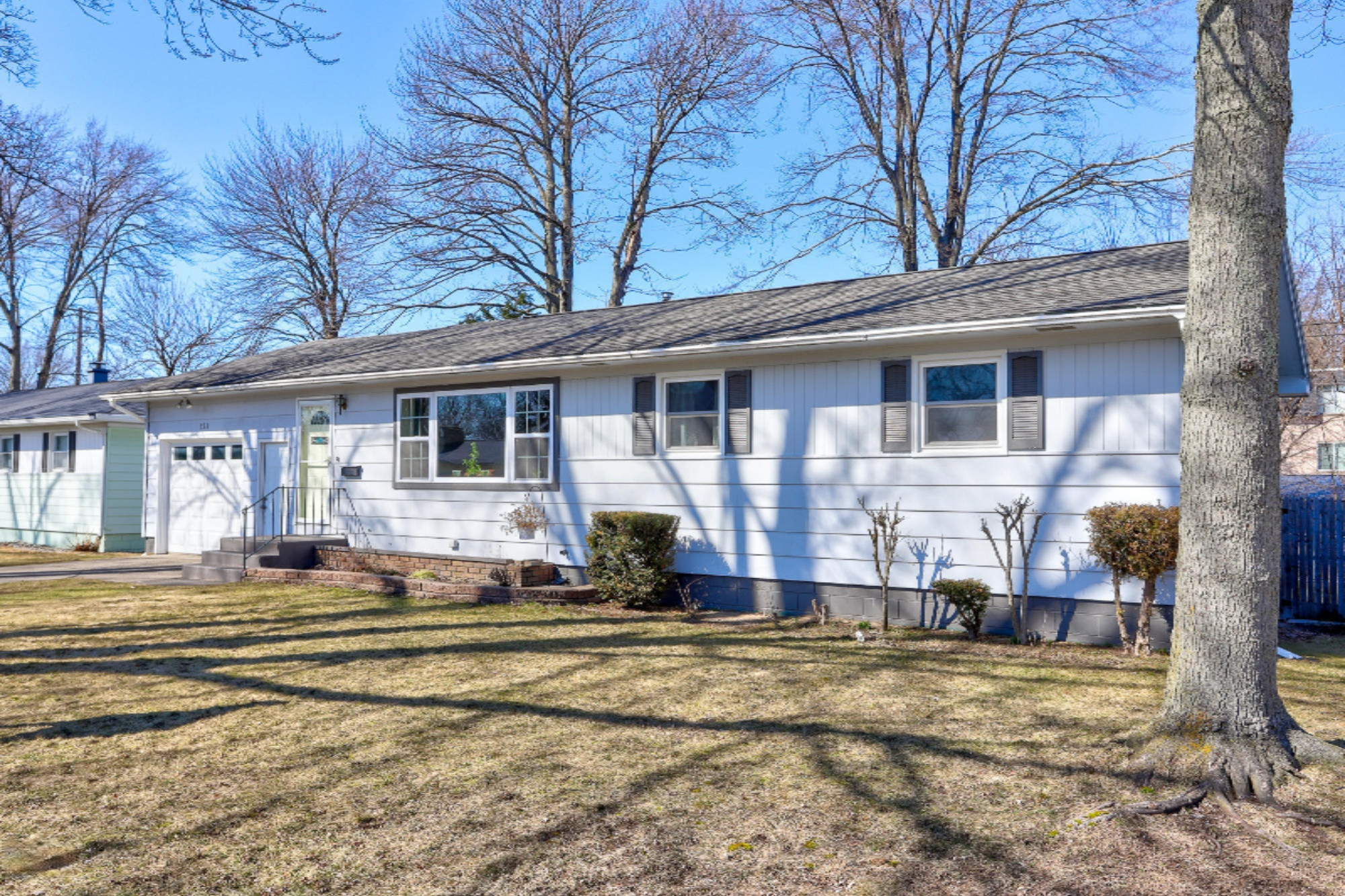 926 Sherwood Road Muskegon, MI 49441 - Photo 3 of 27 926 Sherwood Rd, Muskegon, MI-27
