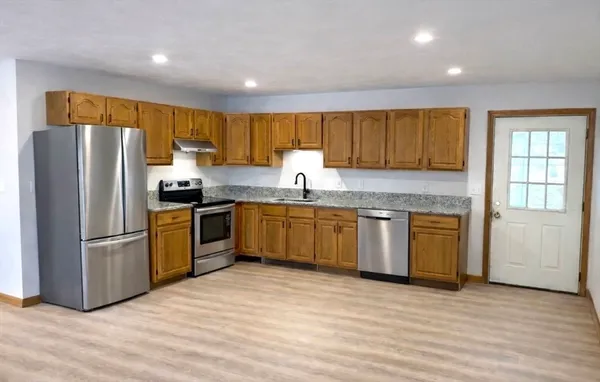 $2,700 | 28 South Avenue, Unit 2A, Attleboro, MA 02703