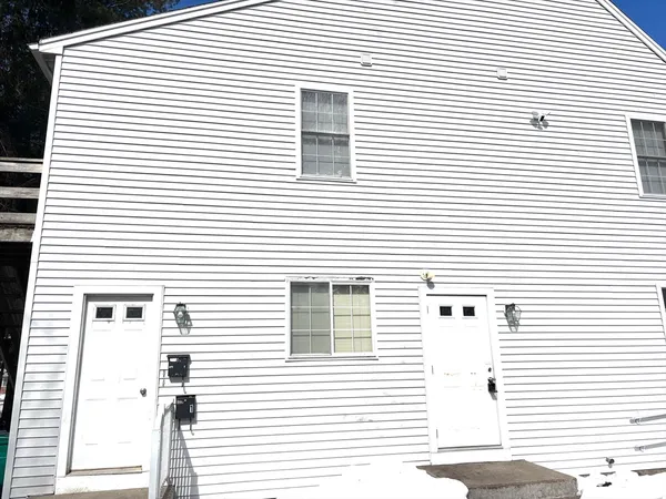 $2,700 | 28 South Avenue, Unit 2A, Attleboro, MA 02703