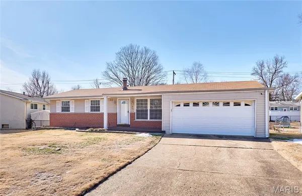 $1,900 | 4 Sharon Court, Florissant, MO 63031