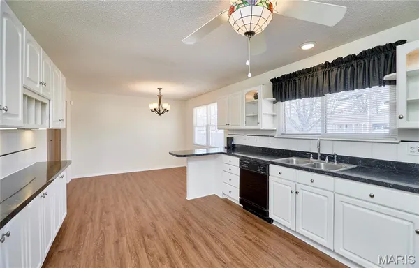 $1,900 | 4 Sharon Court, Florissant, MO 63031