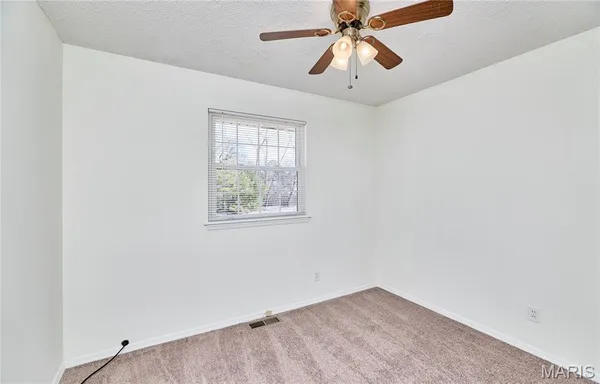 $1,900 | 4 Sharon Court, Florissant, MO 63031