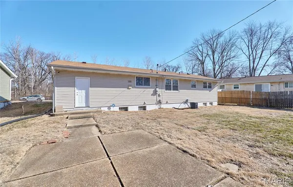 $1,900 | 4 Sharon Court, Florissant, MO 63031