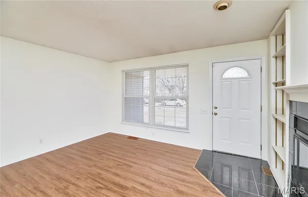 $1,900 | 4 Sharon Court, Florissant, MO 63031