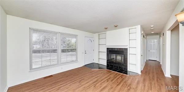 $1,900 | 4 Sharon Court, Florissant, MO 63031