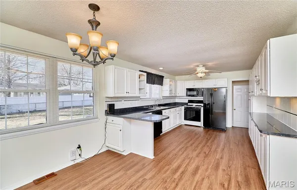 $1,900 | 4 Sharon Court, Florissant, MO 63031