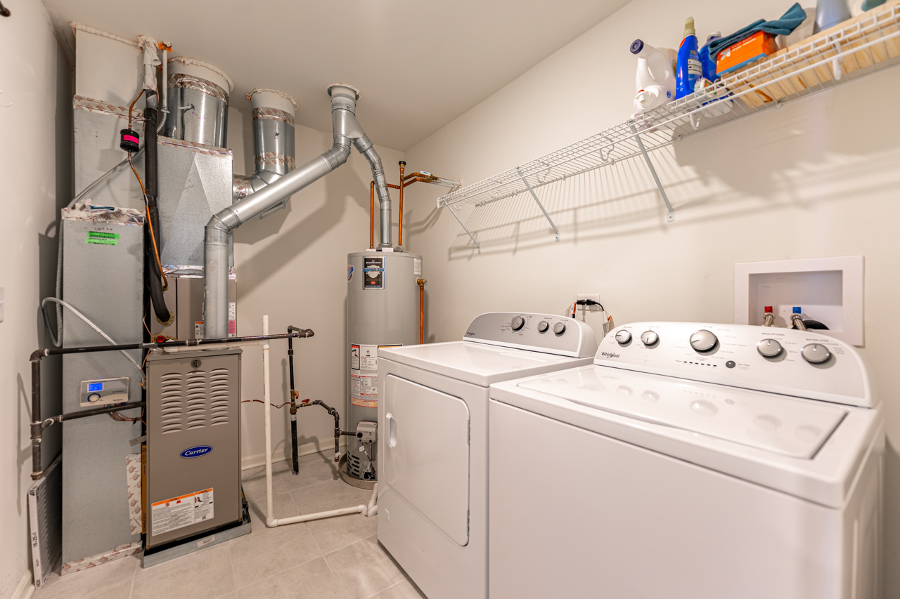 1241 Draper Road McHenry, IL 60050 - Photo 21 of 27 a utility room with dryer and washer