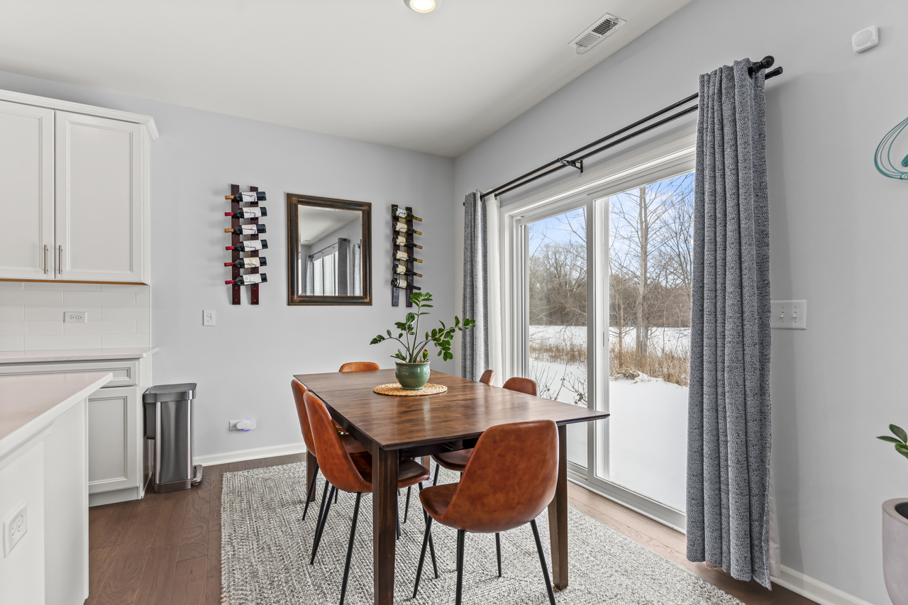 1241 Draper Road McHenry, IL 60050 - Photo 5 of 27 a dining room with furniture and window