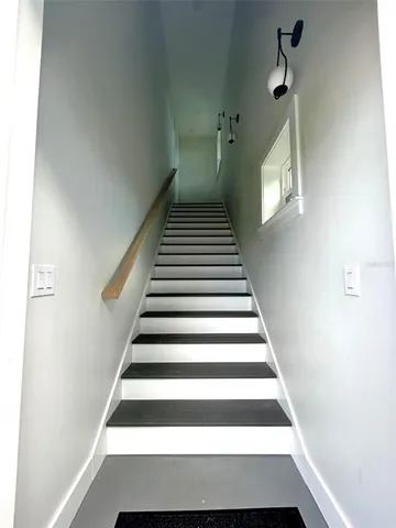 $1,950 | 468 44th Avenue North, Unit 1/2, St. Petersburg, FL 33703