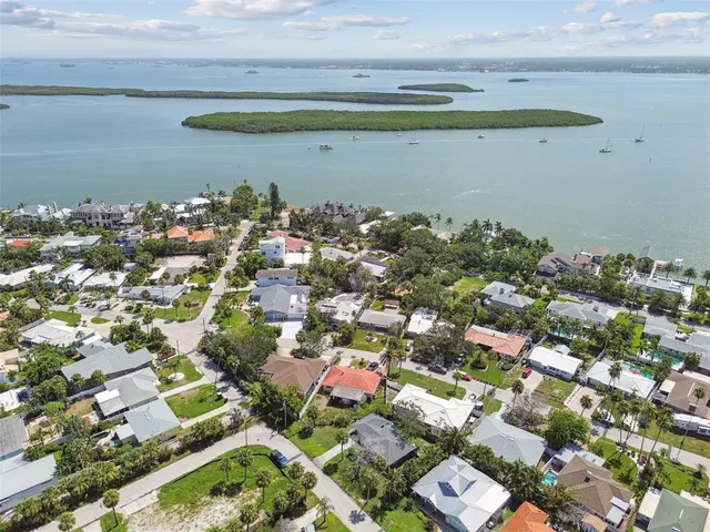 $2,200 | 951 Lantana Avenue, Clearwater Beach, FL 33767