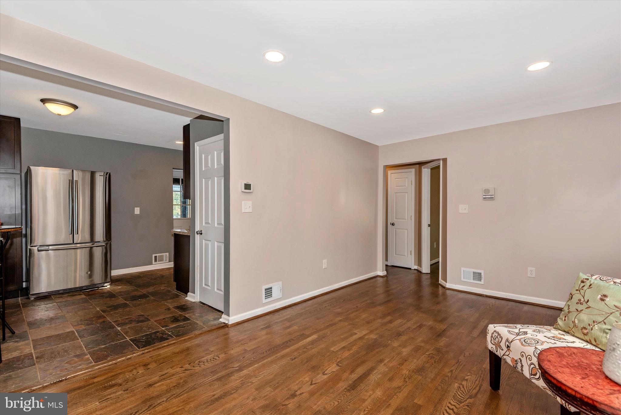 912 Dryden Court Silver Spring, MD 20901 - Photo 7 of 36 Living Room