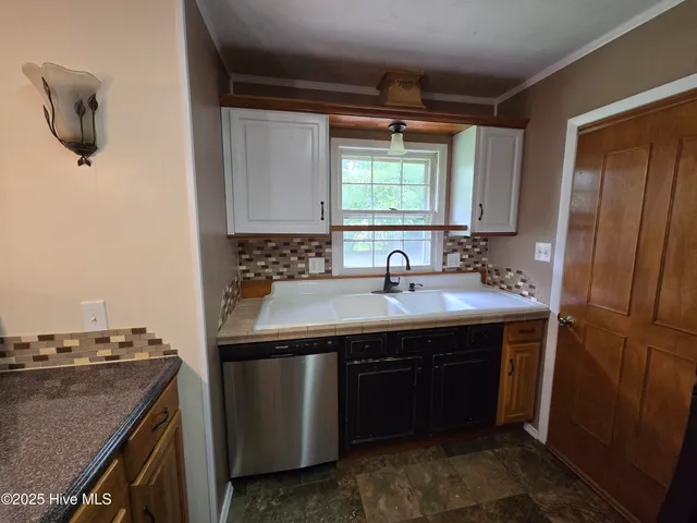 $1,450 | 818 Williams Street, Jacksonville, NC 28540