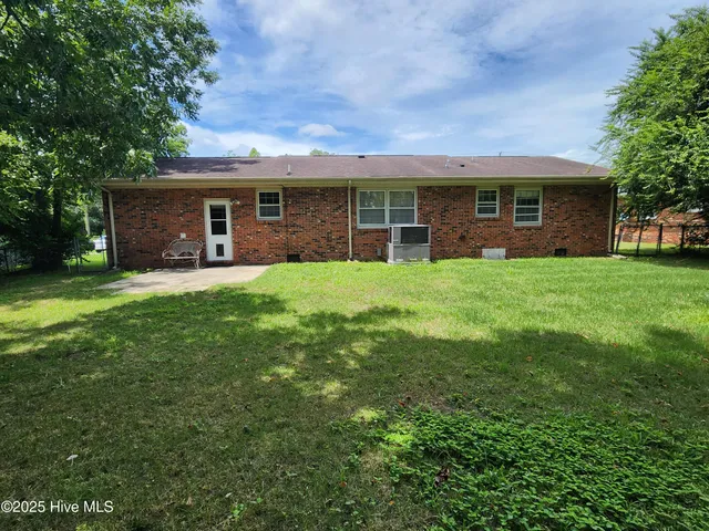 $1,450 | 818 Williams Street, Jacksonville, NC 28540