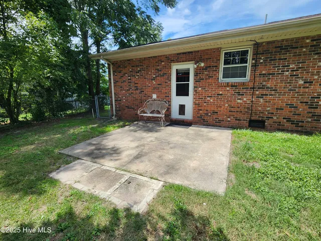 $1,450 | 818 Williams Street, Jacksonville, NC 28540