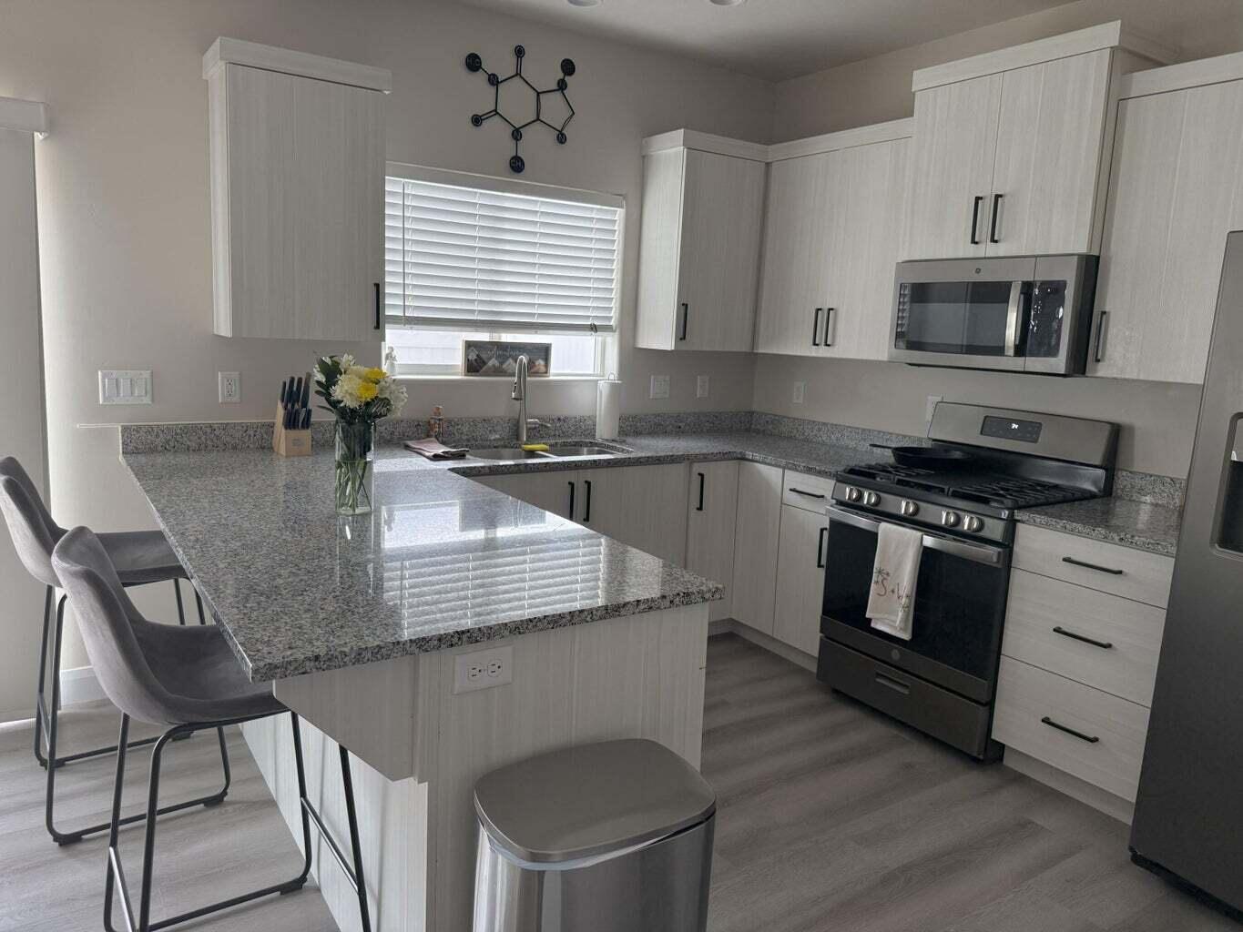 668 East Fiddlers Canyon Road, Unit 11 Cedar City, UT 84721 - Photo 6 of 25 kitchen.4