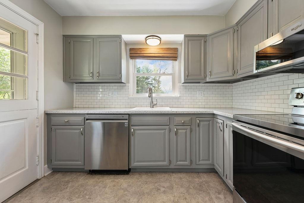 3237 Apache Road Pittsburgh, PA 15241 - Photo 9 of 33 Gallery Image 9