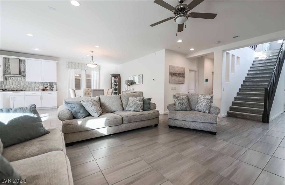 10007 Rams Leap Avenue Las Vegas, NV 89166 - Photo 3 of 37