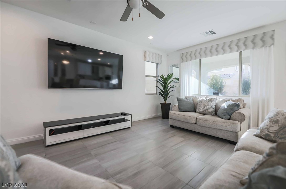 10007 Rams Leap Avenue Las Vegas, NV 89166 - Photo 4 of 37