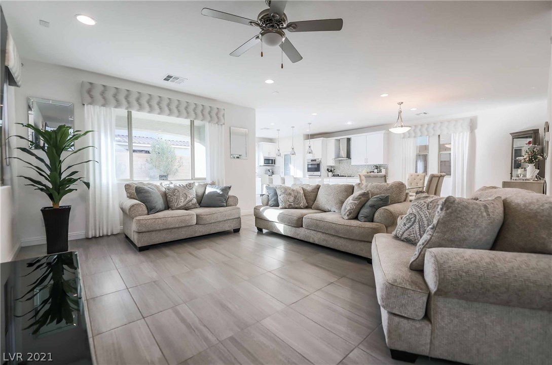 10007 Rams Leap Avenue Las Vegas, NV 89166 - Photo 5 of 37