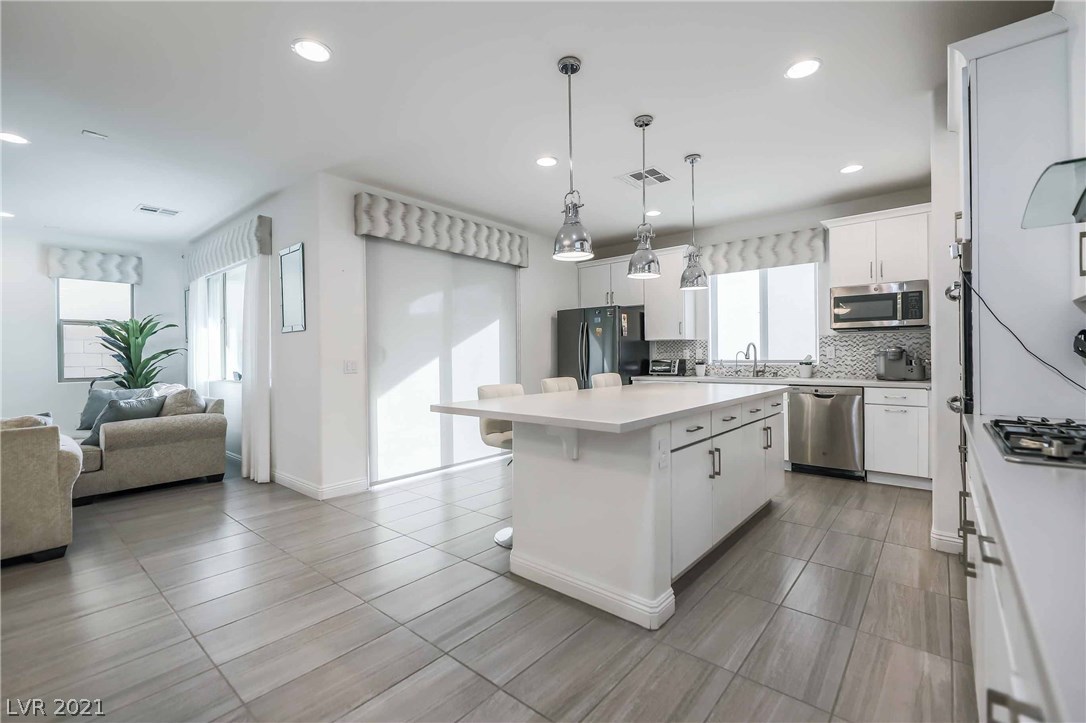 10007 Rams Leap Avenue Las Vegas, NV 89166 - Photo 7 of 37